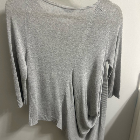 THEORY gray asymmetrical draped slit side thin knit shirt pullover sweater S - Picture 4 of 6